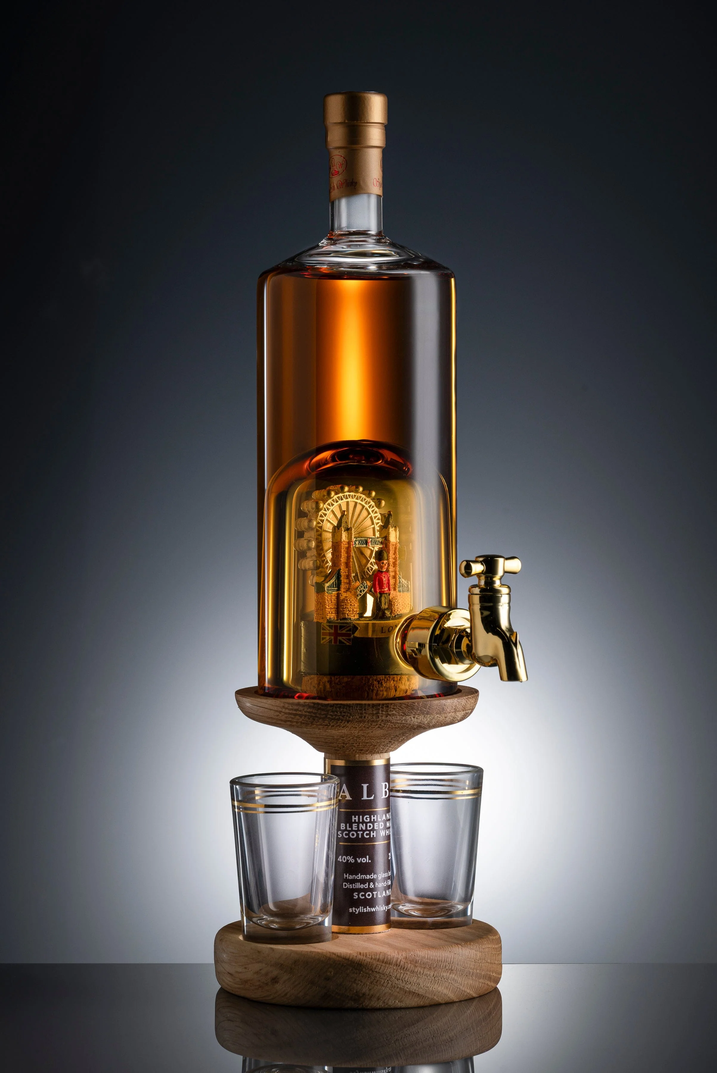 London Eye Refillable Whisky Decanter & 2 Glasses 35cl