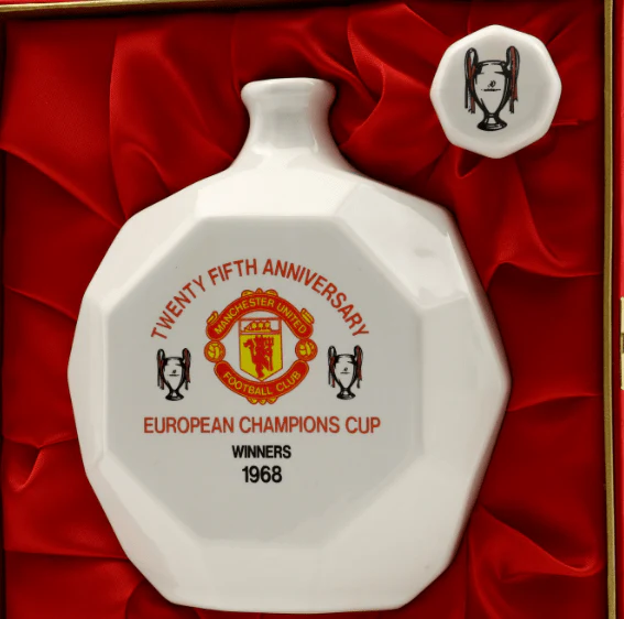 Manchester United 1968 European Champions 25th Anniversary 25 Year Old Whisky Decanter - Image 2