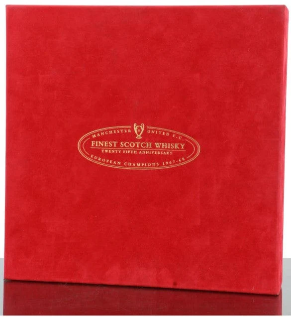 Manchester United 1968 European Championship 25th Anniversary Ceramic Miniature Whisky Collection - Image 3