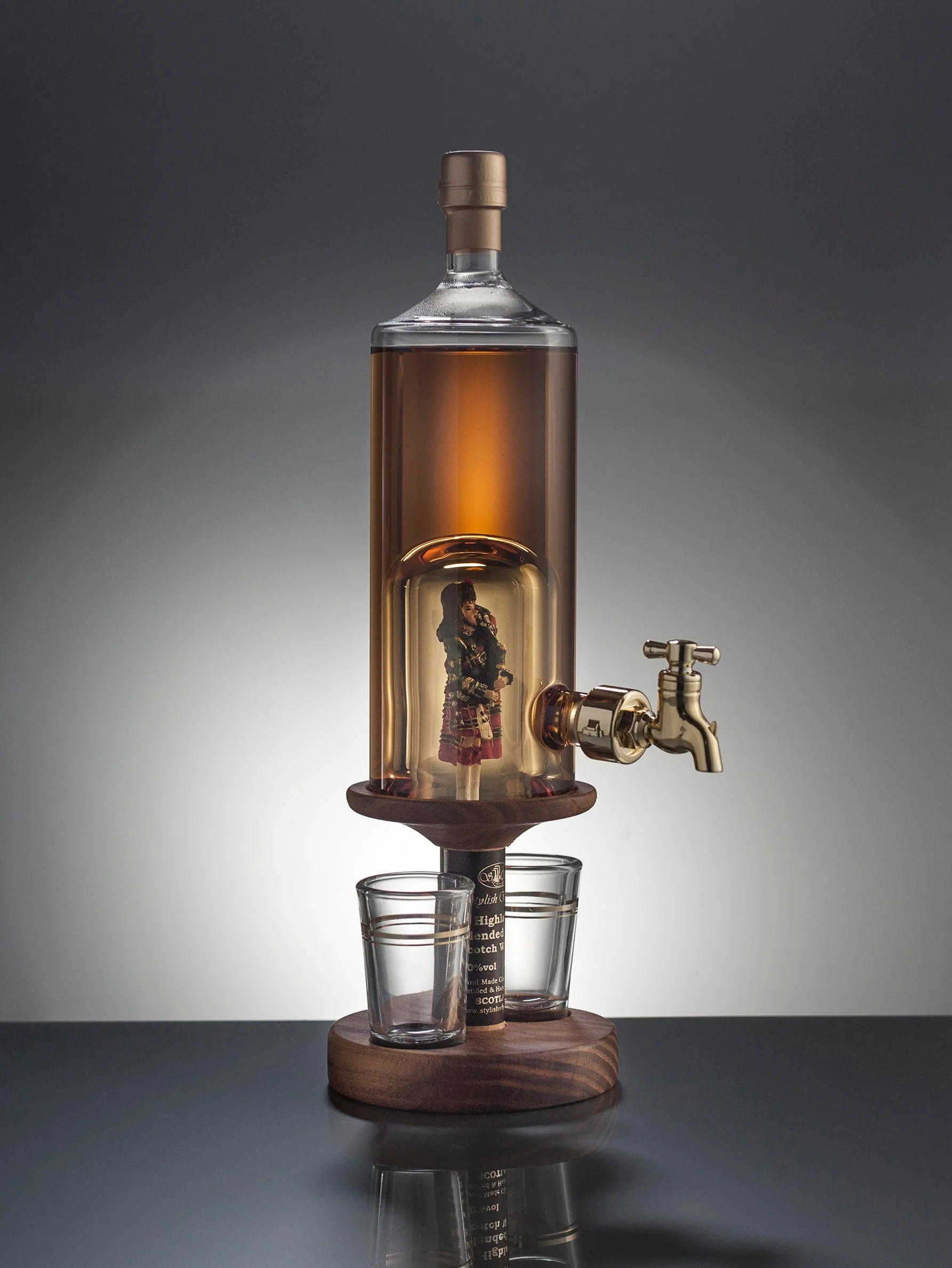 Scottish Bagpiper Refillable Rum Decanter & 2 Glasses 35cl